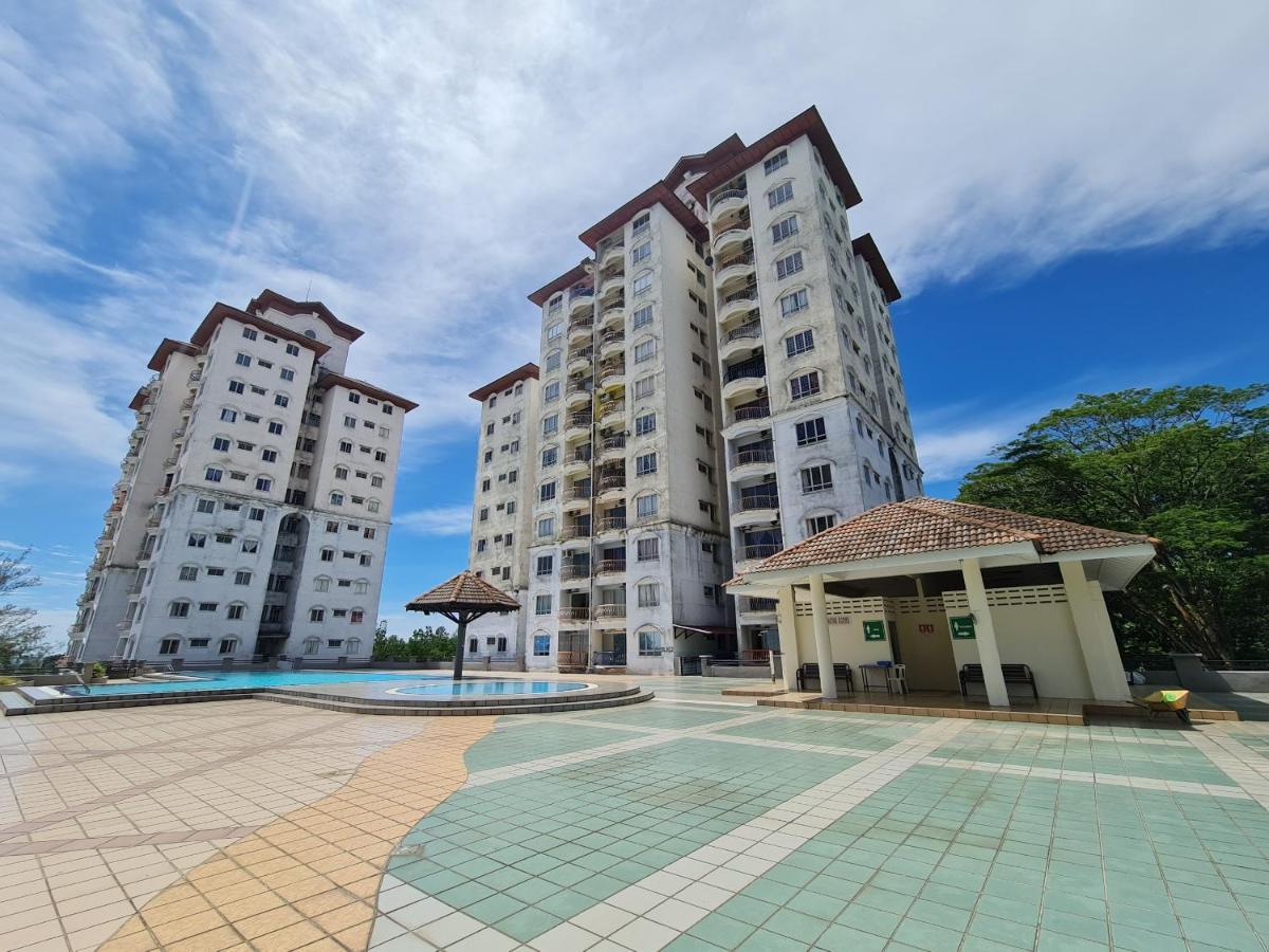 Sunshine Bay Resort Port Dickson Exterior foto
